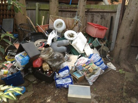 Recycling process of construction materials